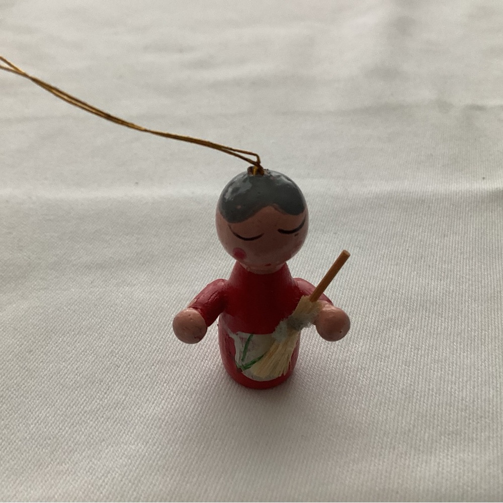 Vintage Grandma Ornament made in Taiwan, size 1.75”H. Pre-owned.